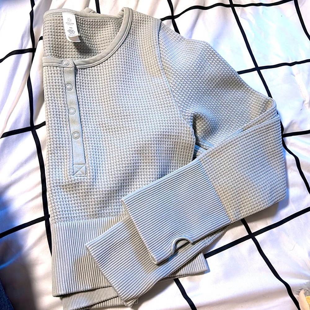 brand new set from Offline aerie, never wore! just don’t have room.